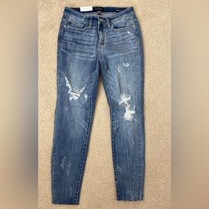 Judy blue skinny 
Size 7/28
Brand new with tags